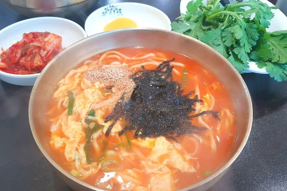 20 Best Korean Winter Foods: Street Snacks And Hot Dishes 20 Kal-guksu Korean knife cut noodle soup