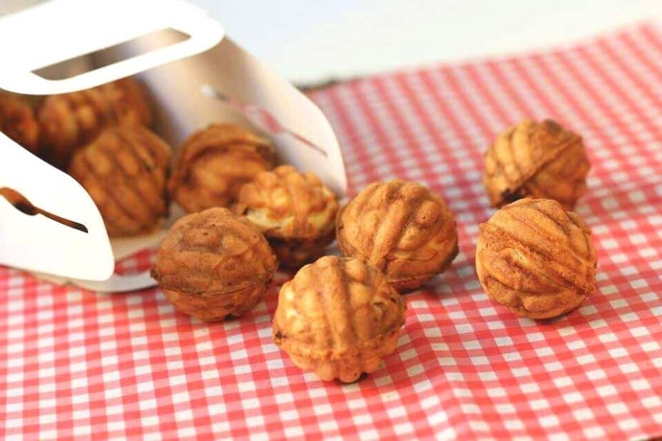 20 Best Korean Winter Foods: Street Snacks And Hot Dishes 11 Hodu-gwaja Korean chestnut bread