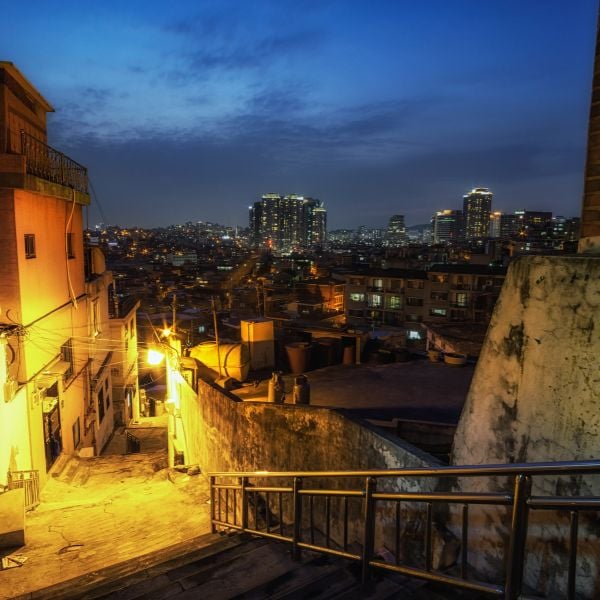 Where To Stay In Seoul 2024: District Guide For Tourists 75 Backstreets of Itaewon in Seoul
