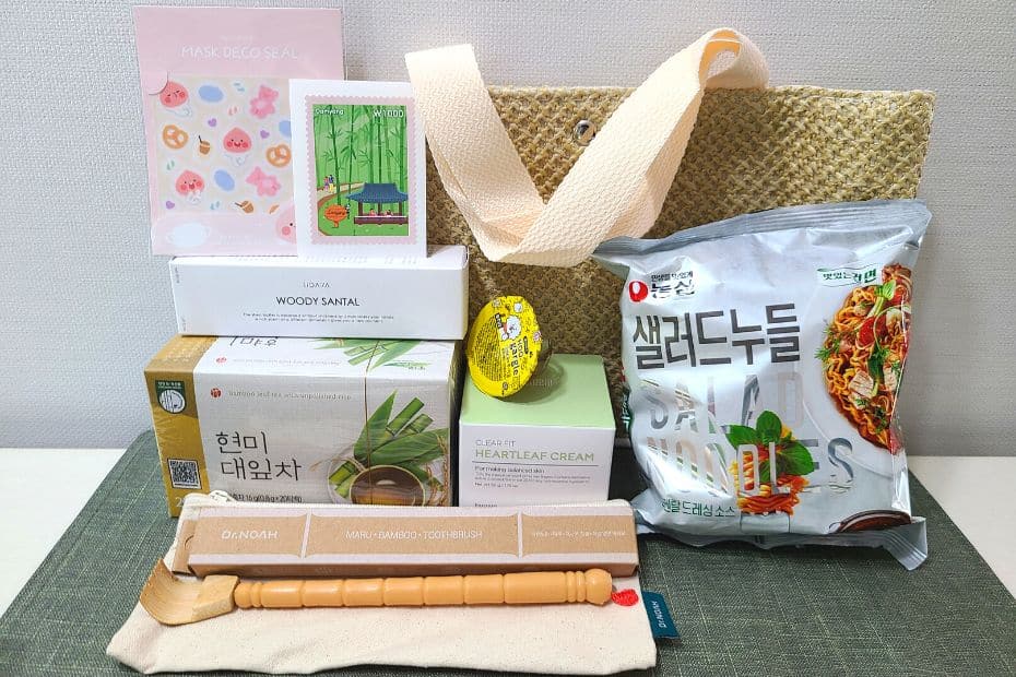 Daebak Box Review 2024: Korean Gift Box Delivered To You 16 Contents from Autumn Daebak Box