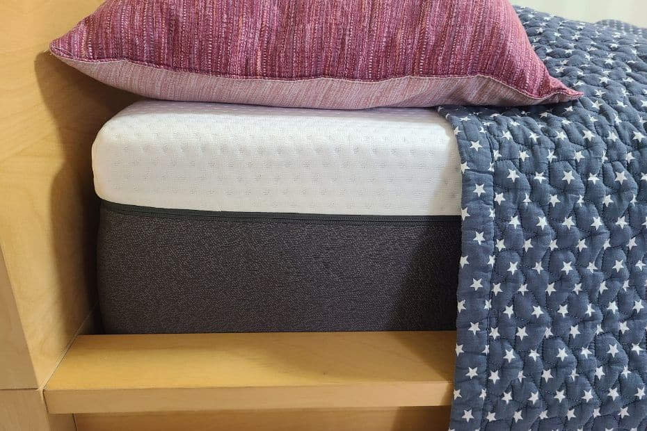 Emma Mattress Korea Review 2024: A Great Night's Sleep 21 Emma Original Foam Mattress with sheet and pillow