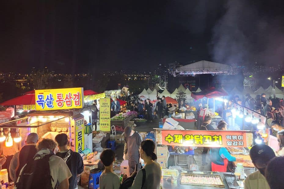 20 Cool Summer Activities In Korea: Korean Summer 2024 14 Food stalls by the Han River at night