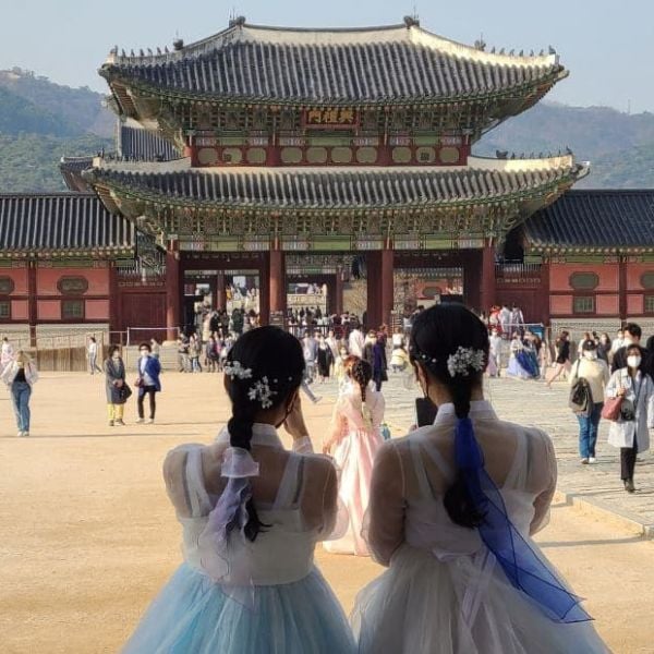 A Weekend In Seoul: Perfect Two Day Itinerary For Seoul 2024 9 Free entry to Seoul's palaces with hanbok
