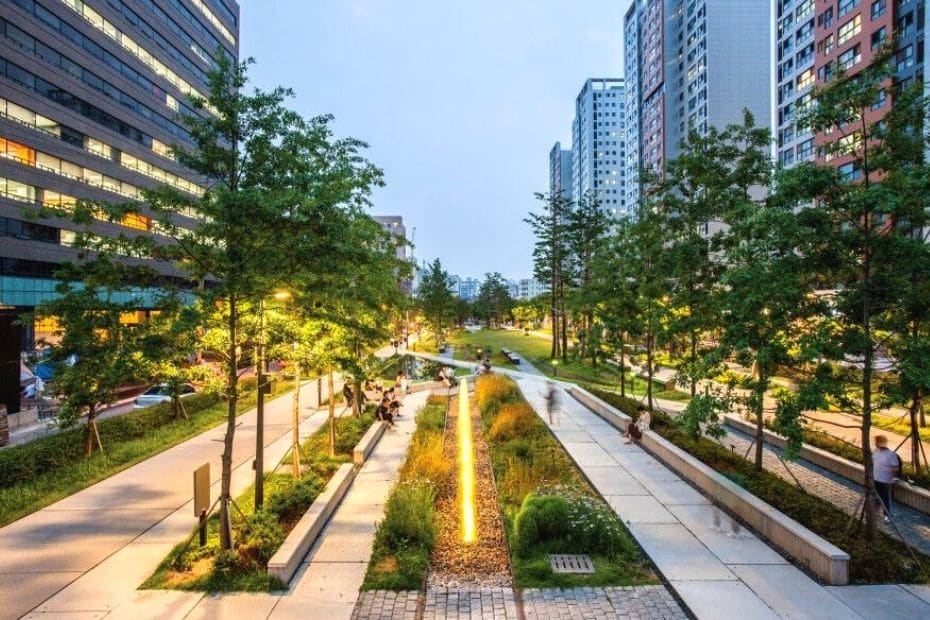 20 Cool Summer Activities In Korea: Korean Summer 2024 23 City park in Seoul during summer