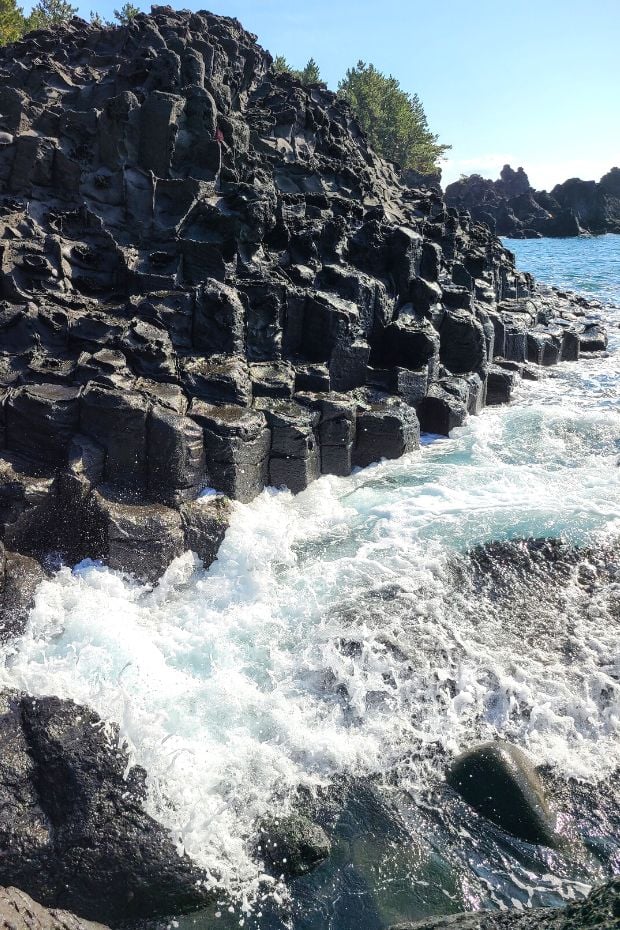 What To Do On Jeju Island In Winter: Jeju Winter Itinerary 2024 21 Hexagonal rocks at Daepo Jusangjeolli Cliff on Jeju Island