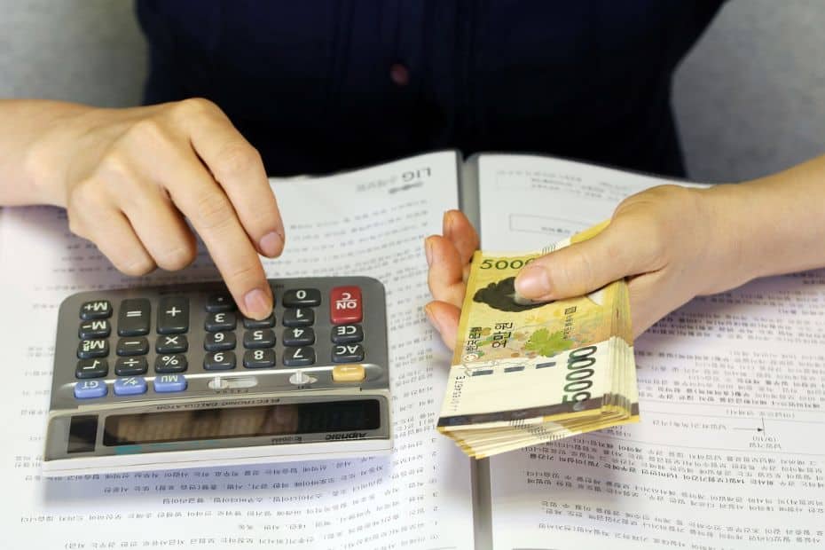 Complete South Korea Travel Guide 2024: Korean Travel Tips 36 How to save money in Korean won