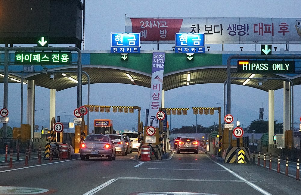 Driving in Korea for Foreigners: The comprehensive Guide 2024 14 Tollgate in Korea, Cash lanes