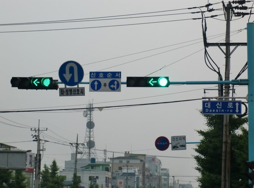Driving in Korea for Foreigners: The comprehensive Guide 2024 10 korea turn left green light