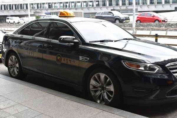 How To Get A Taxi In Korea: Hailing Or Booking A Taxi 2024 7 Korean deluxe taxi