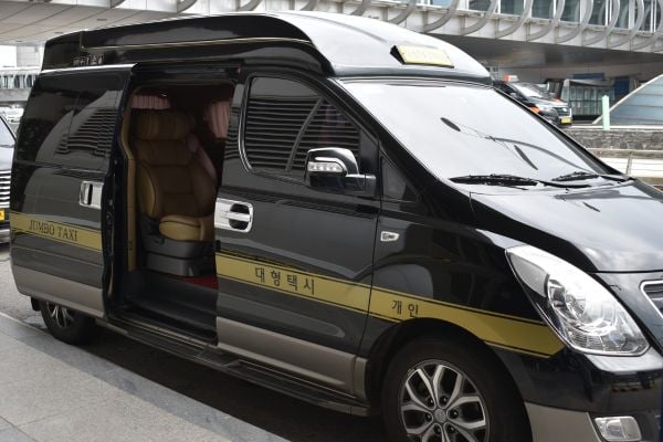 How To Get A Taxi In Korea: Hailing Or Booking A Taxi 2024 8 Korean jumbo taxi