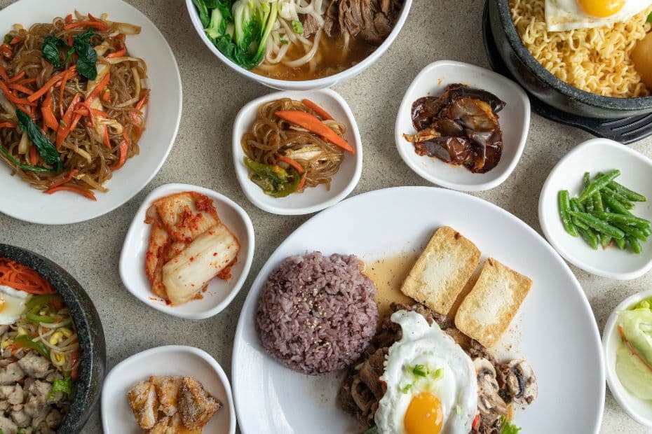 10 Best Korean Side Dishes: Banchan You Can Make At Home 30 Korean meal at a restaurant in Seoul
