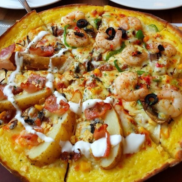 Weird Korean Foods: 15 Unique Korean Dishes You Might Love 13 Korean pizza with many toppings