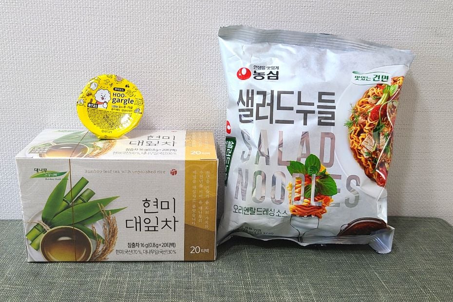 Daebak Box Review 2024: Korean Gift Box Delivered To You 11 Korean tea and salad noodles