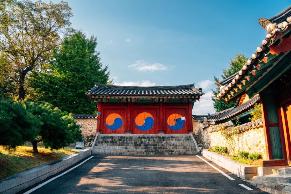 25 Best Day Trips From Seoul: Tours From Seoul To Try In 2024 16 Korean temple doors
