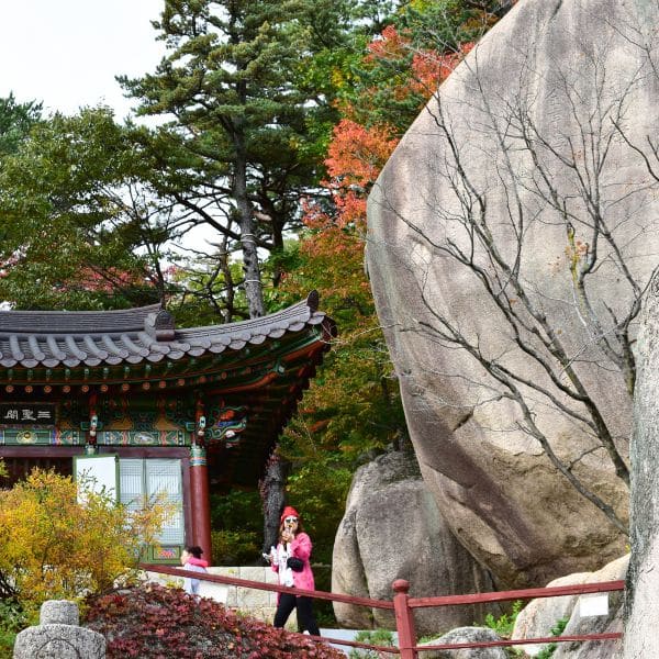 Hiking Seoraksan National Park And How To Get There 2024 17 Large boulder and temple gate