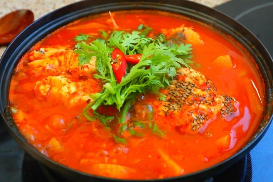 These 30 Traditional Korean Dishes Will Make You So Hungry! 21 Maeuntang Korean Spicy Fish Stew