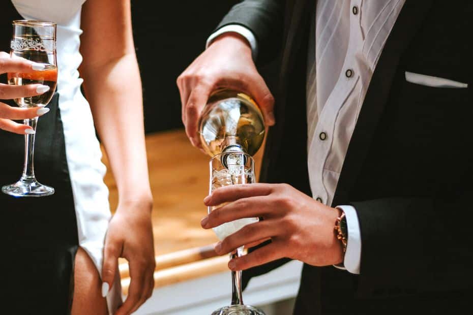 Korean Etiquette, Culture And Manners: 35 Useful Insights 21 Man Pouring His Own Drink