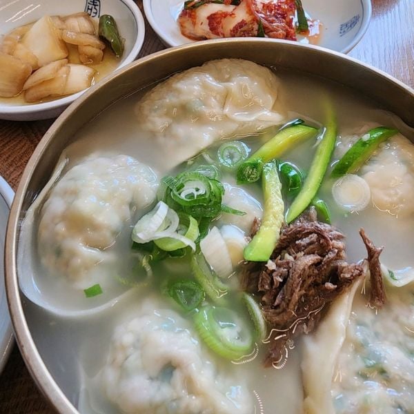 10 Best Traditional Markets In Korea For Food And Shopping 10 Mandu guk Korean dumpling soup