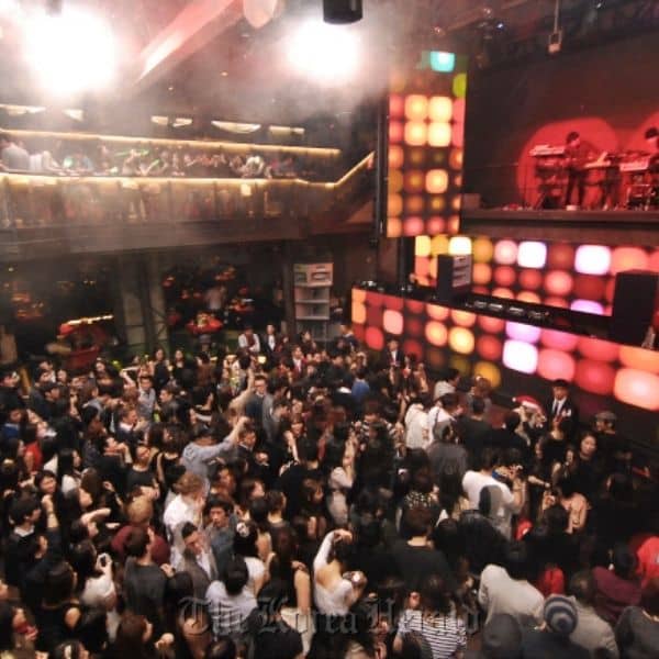 Rainy Day In Seoul: 50 Fun Indoor Activities In Seoul 2024 50 People clubbing in Seoul