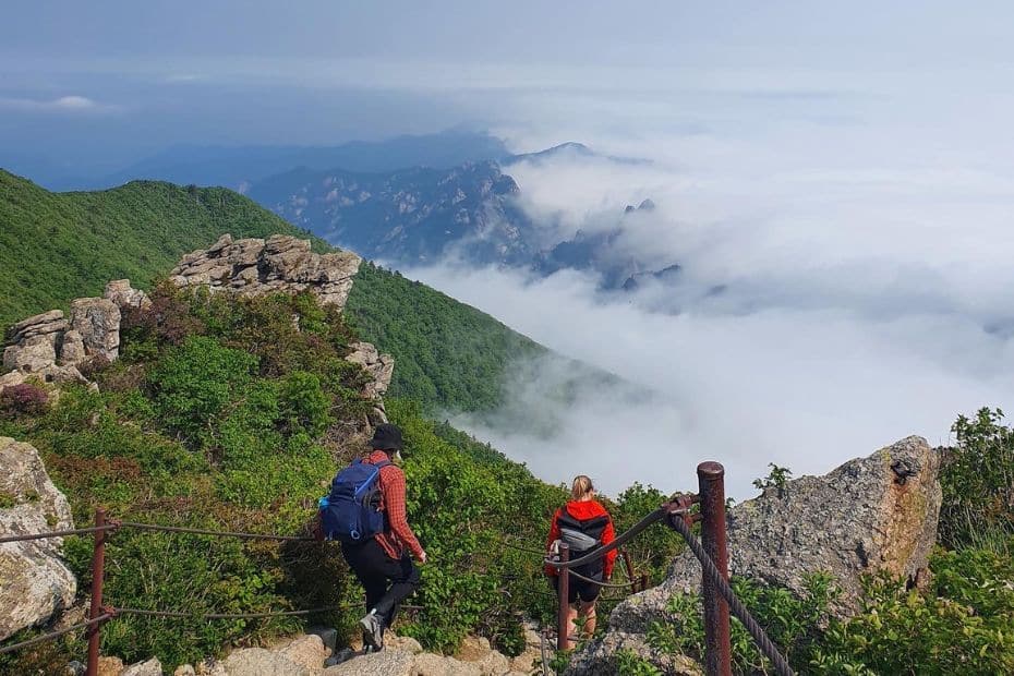 Hiking Seoraksan National Park And How To Get There 2024 4 People Hiking In Seoraksan National Park In Korea