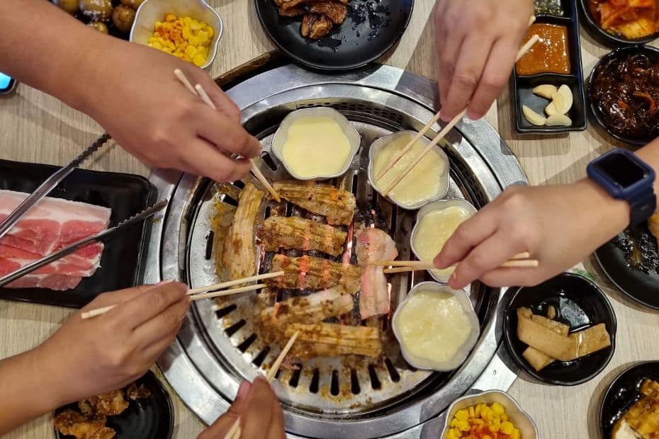 Move to Korea To Teach English: 8 Tips To Help You Settle Into Korea 12 People sharing a Korean meal together