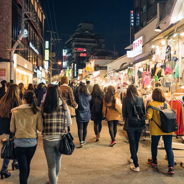 People shopping in Seoul People shopping in Seoul