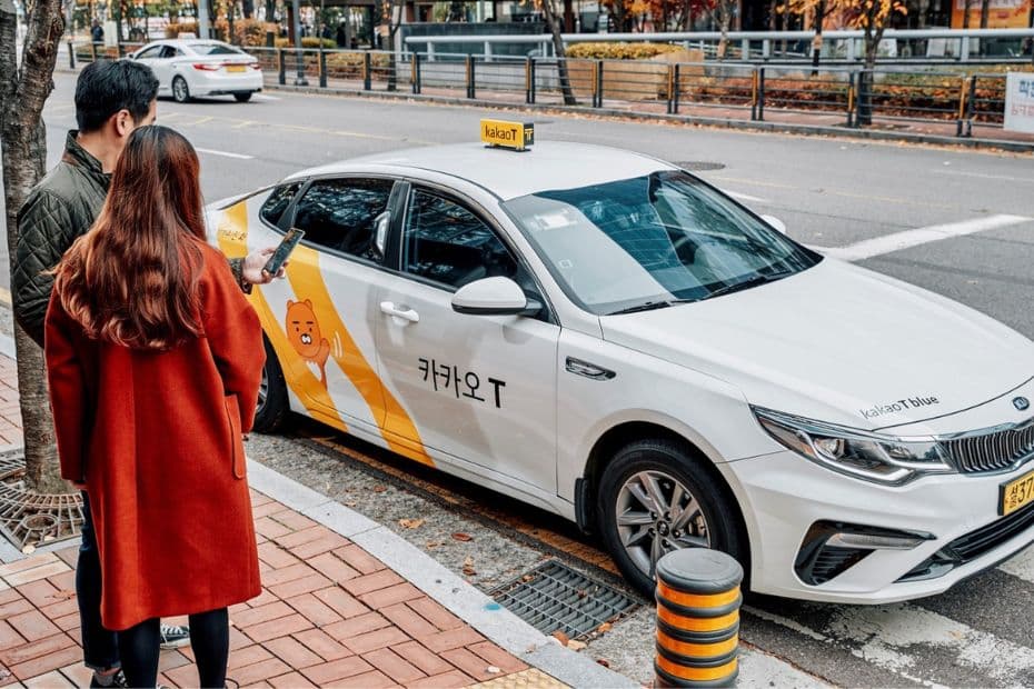 Complete South Korea Travel Guide 2024: Korean Travel Tips 55 People using a taxi in Korea