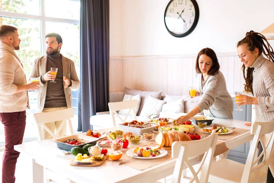 Korean Etiquette, Culture And Manners: 35 Useful Insights 17 People waiting to be seated