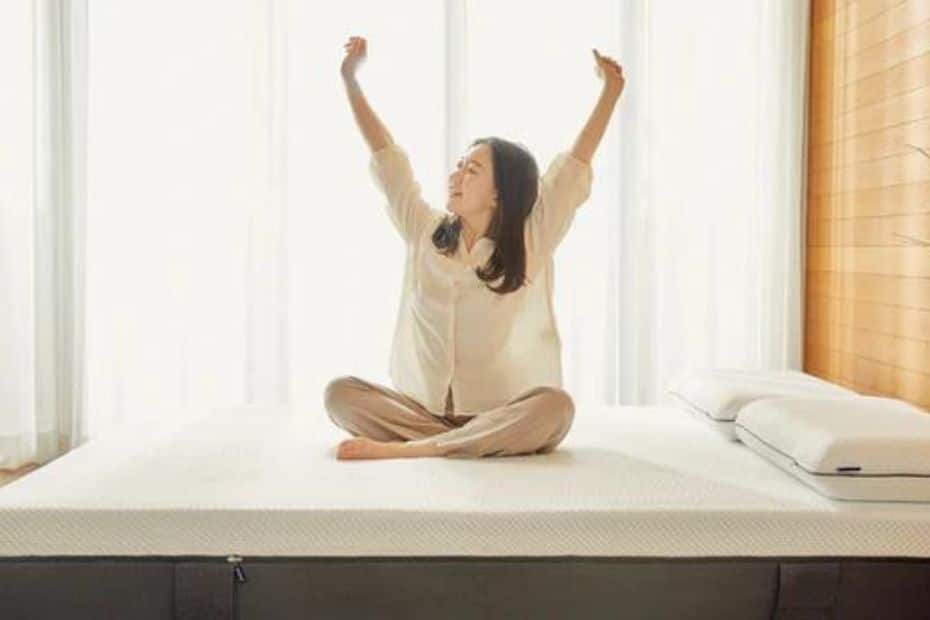 Emma Mattress Korea Review 2024: A Great Night's Sleep 15 Person sleeping on an Emma mattress