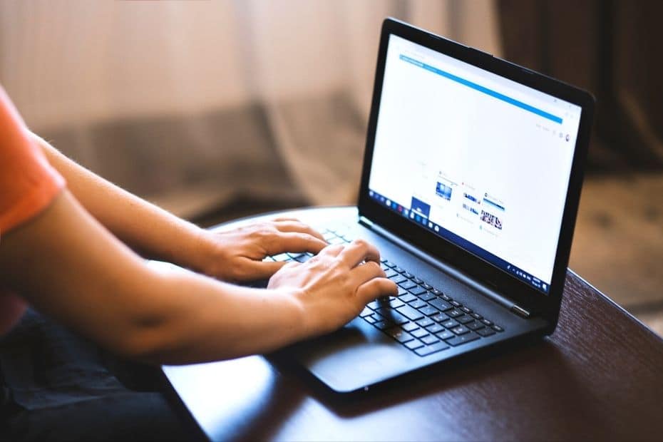 How Many Foreigners In Korea Are There? 2024 Updated Stats 14 Person using a laptop