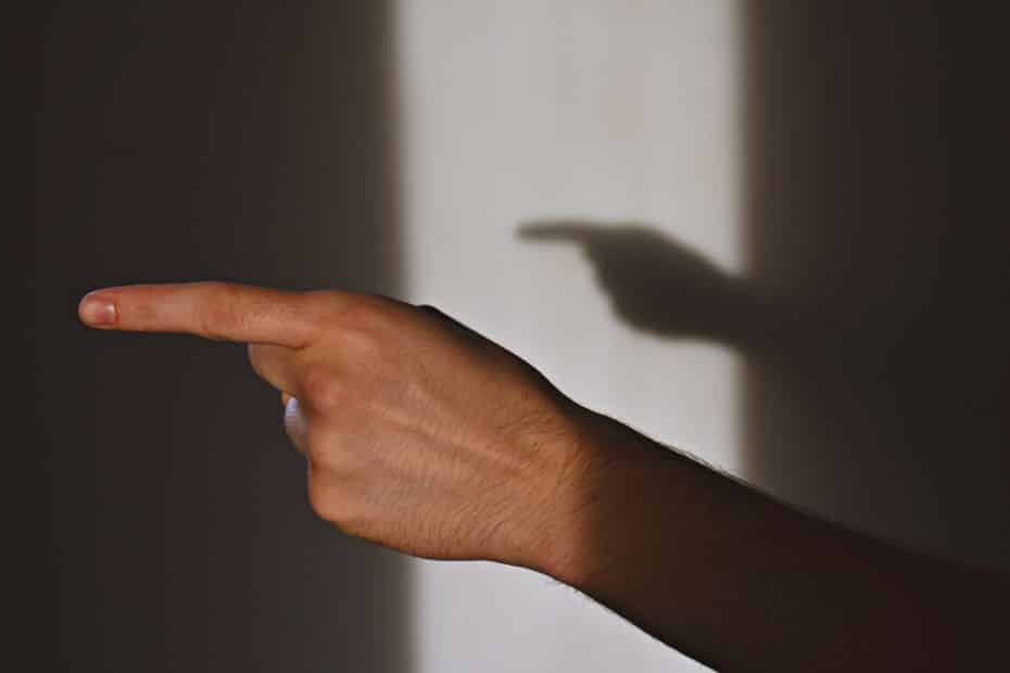 Korean Etiquette, Culture And Manners: 35 Useful Insights 11 Pointing is considered rude in Korea