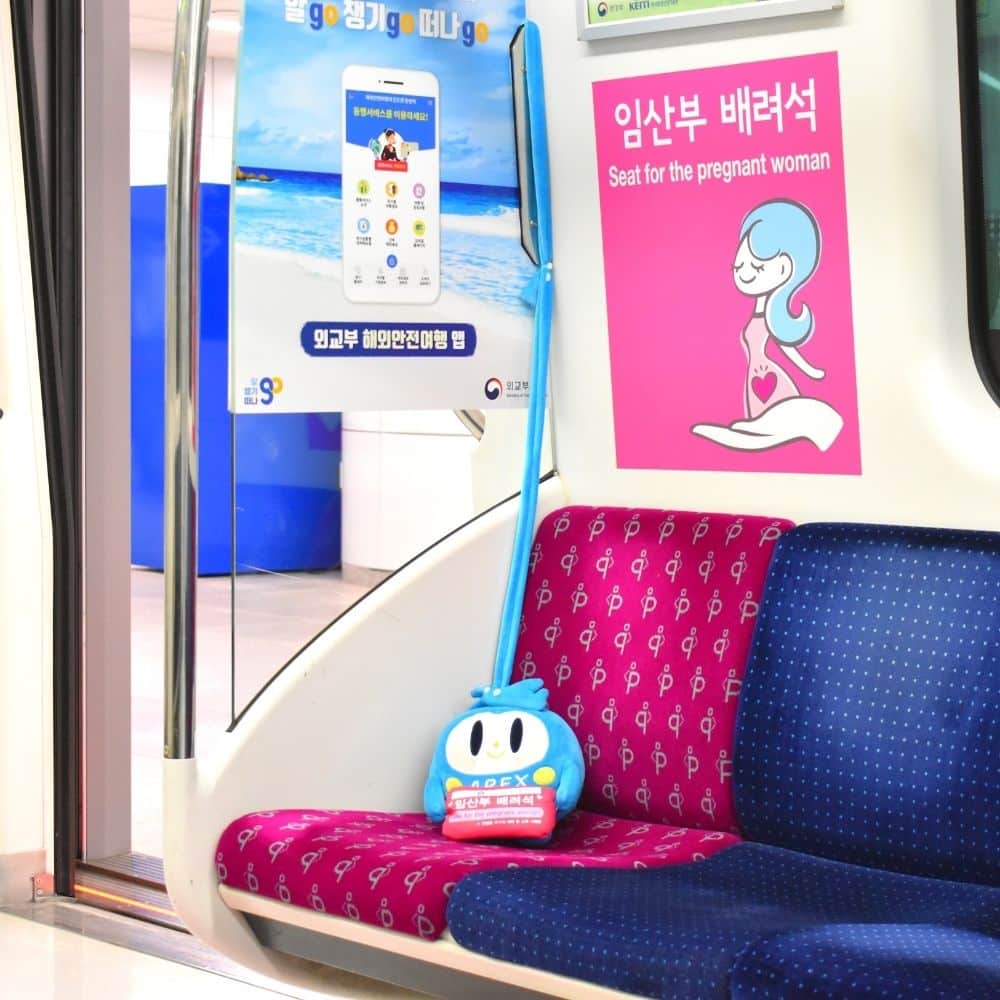 Korean Etiquette, Culture And Manners: 35 Useful Insights 33 Priority Seat On Korean Subway Train
