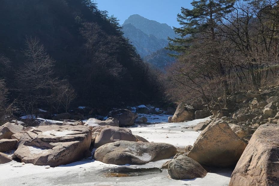 Hiking Seoraksan National Park And How To Get There 2024 31 Route to Biseondae Rock during winter
