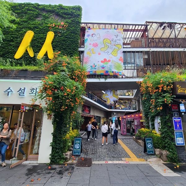 Where To Stay In Seoul 2024: District Guide For Tourists 67 Ssamzigil in Insadong Neighbourhood