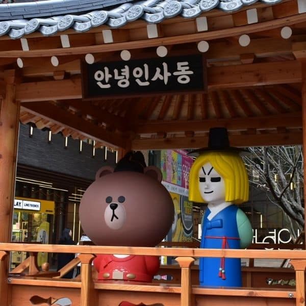 Rainy Day In Seoul: 50 Fun Indoor Activities In Seoul 2024 33 Statues outside Annyeong Insadong Mall Seoul