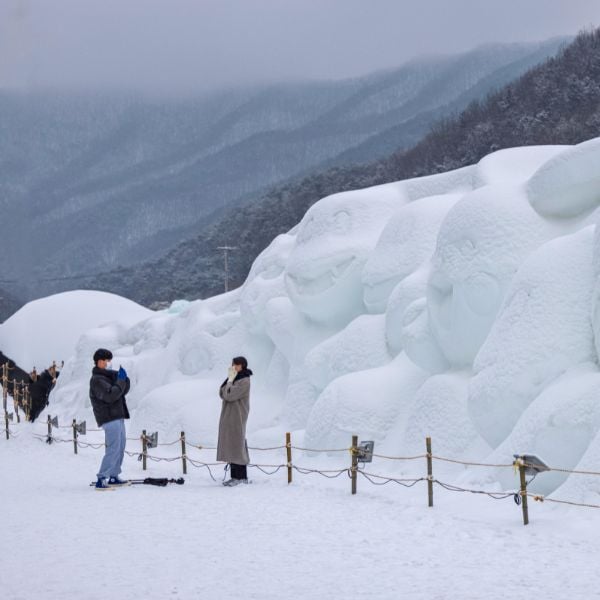 Is The Chilgapsan Ice Fountain Festival 2024 Worth Visiting? 8 Taking pictures at the Chilgapsan Ice Fountain Festival