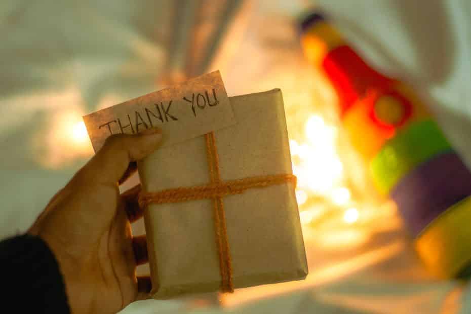 Korean Etiquette, Culture And Manners: 35 Useful Insights 31 Thank you gift