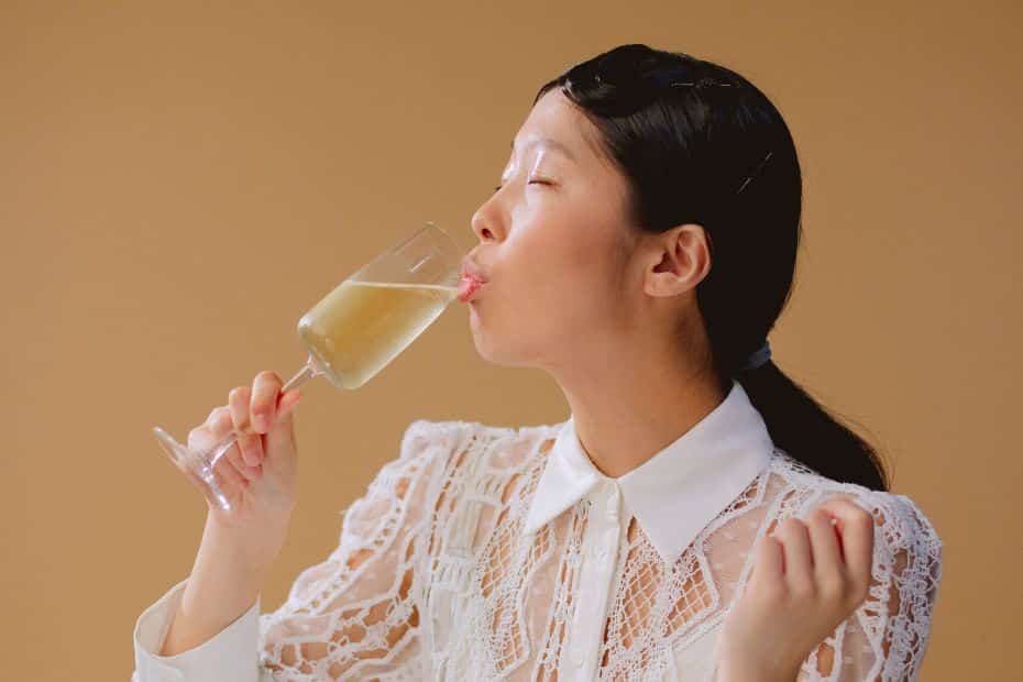 Korean Etiquette, Culture And Manners: 35 Useful Insights 22 Turn Away When Drinking In Korea