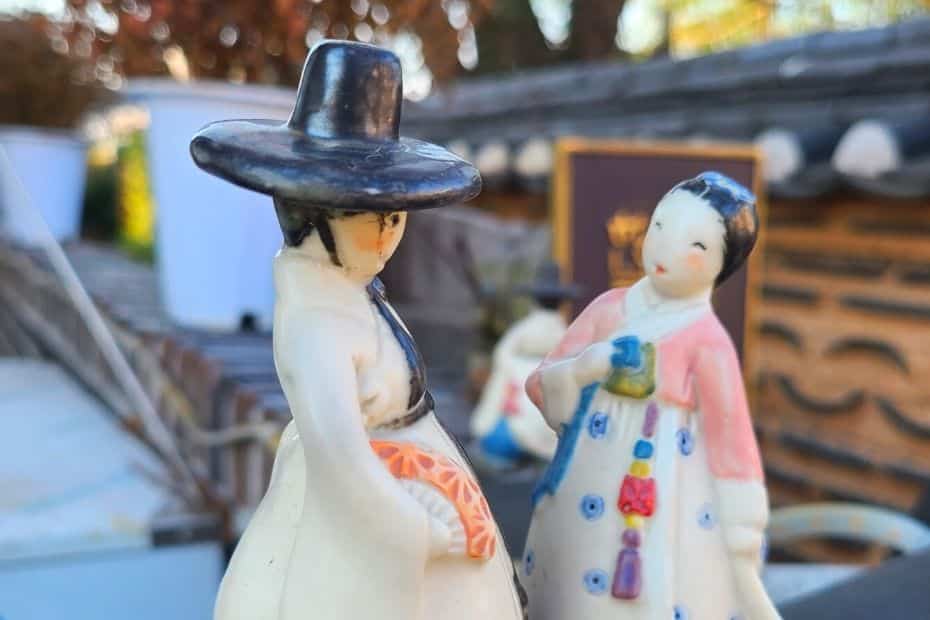 Korean Etiquette, Culture And Manners: 35 Useful Insights 4 Unique Korean Etiquette, Culture, & Manners