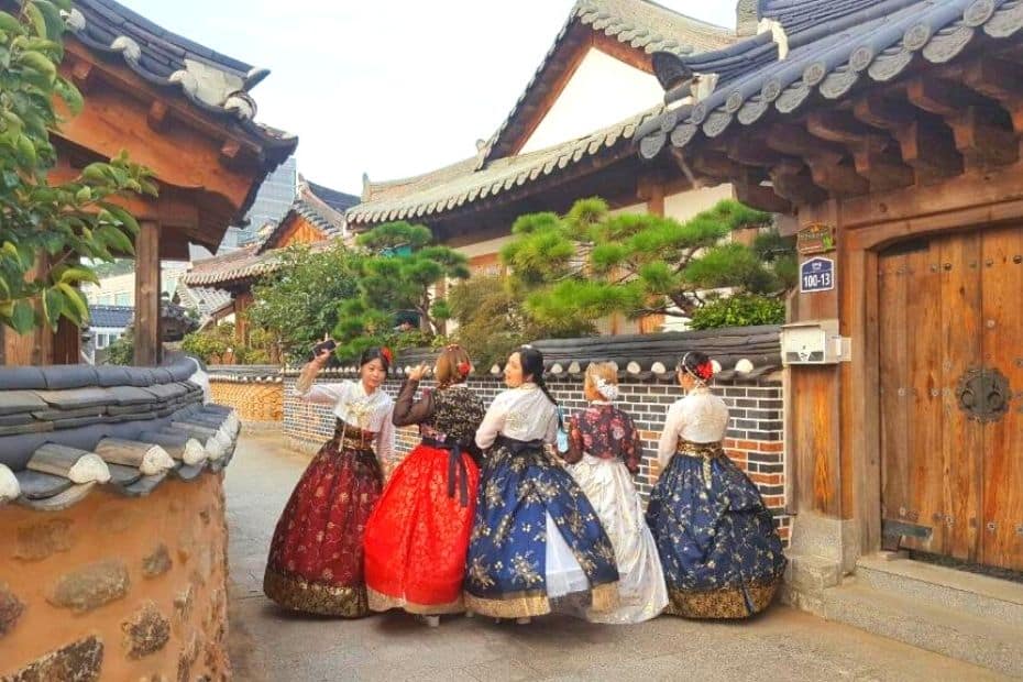 50 Unique Korean Experiences In Korea You'll Definitely Love 4 Wearing hanbok, one of the unique Korean experiences that should be on your Korea bucket list
