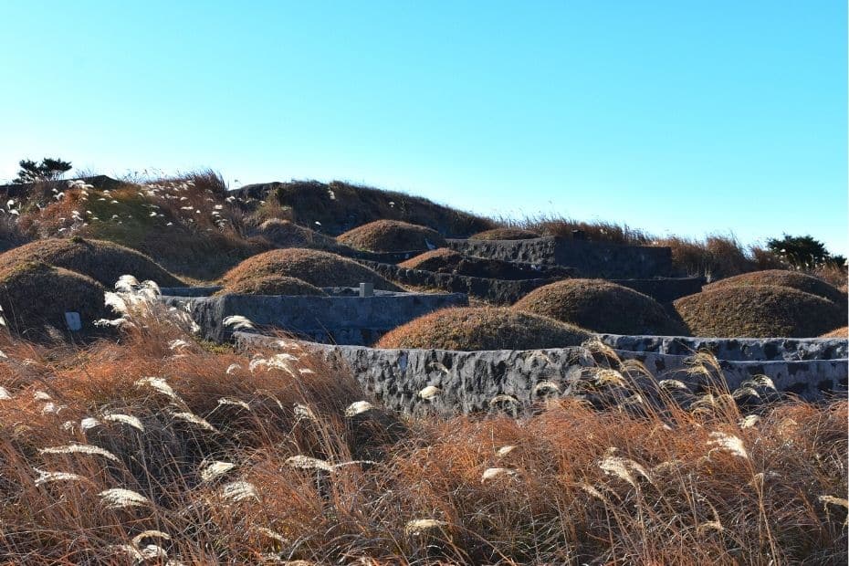 What It's Like Dating In Korea And Things To Watch Out For 14 Korean graves on a hillside in Korea