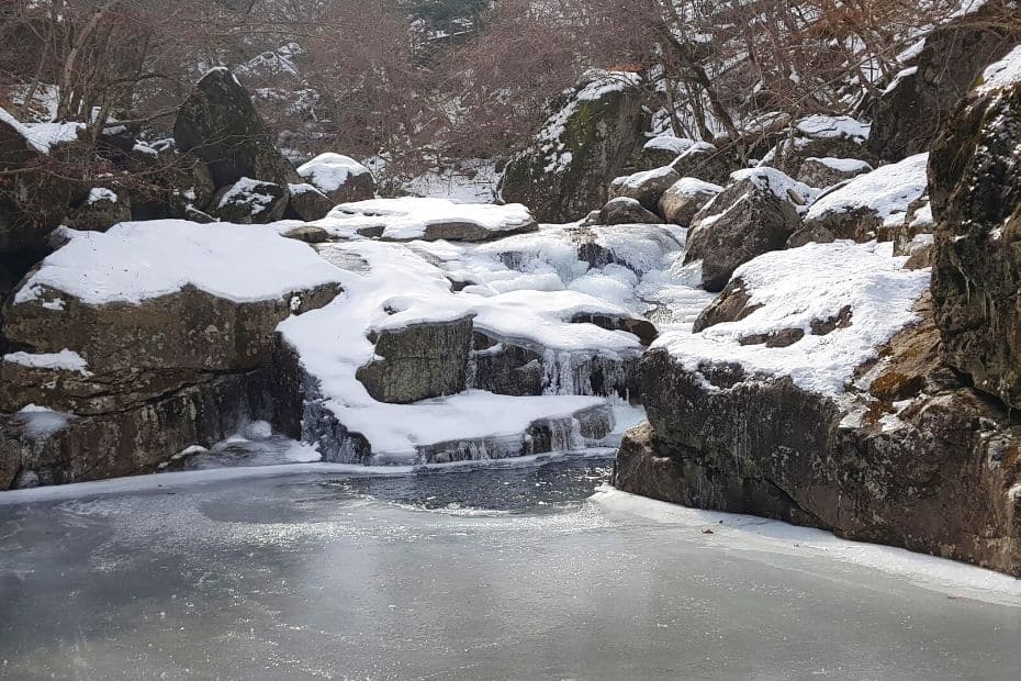 When To Go Hiking In Korea: Seasonal Hiking Guide 2024 12 Snow at Jirisan National Park hiking route, Korea