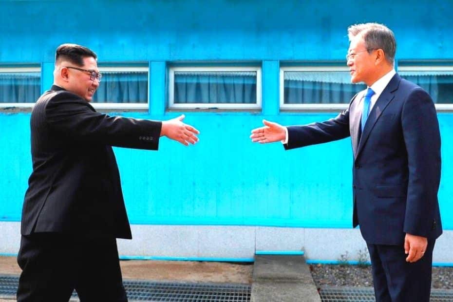 50 Amazing South Korean Culture Facts You'll Love 2024 16 Kim Jong Un and Moon Jae In meeting at the DMZ
