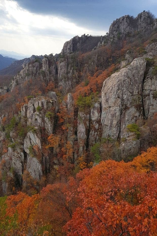 Beautiful Korean Autumn Leaves Pictures: Best Foliage 2024 35 Rocky peaks and autumn leaves at Daedunsan Provincial Park