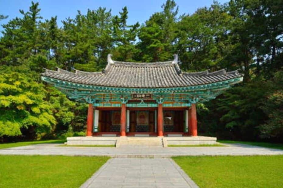 10 Things To Do In Buyeo 2024: UNESCO World Heritage City 16 Samchungsa Shrine in Busosanseong Fortress, Buyeo