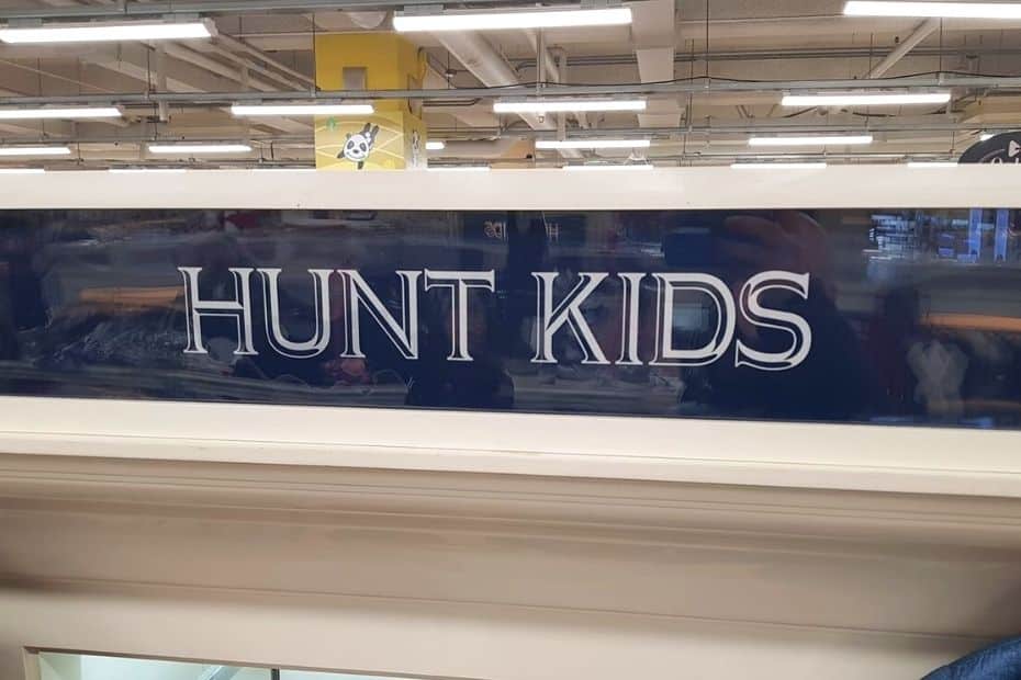 70 Funny Korean Signs, Images, And Konglish Fails 2024 35 Hunt Kids sign in Korea