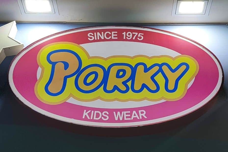 70 Funny Korean Signs, Images, And Konglish Fails 2024 36 Porky clothing sign
