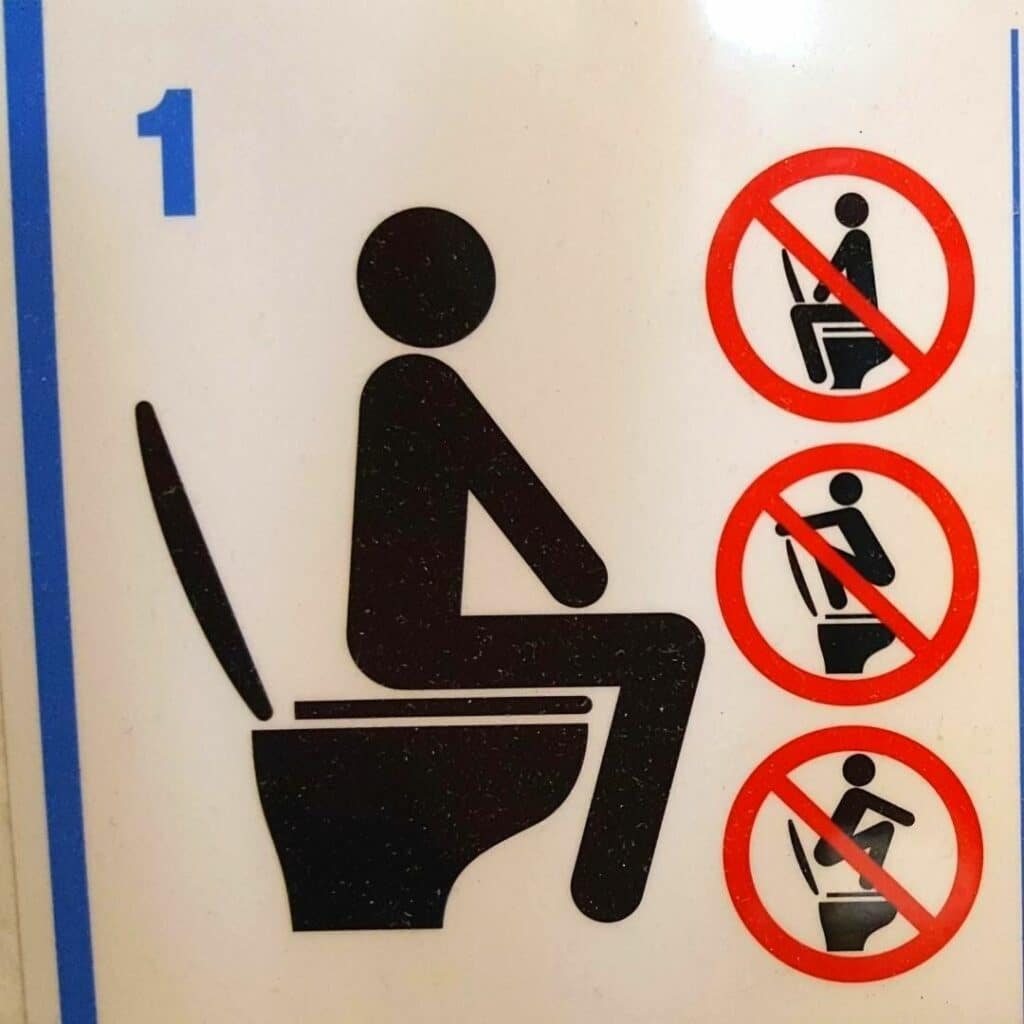 70 Funny Korean Signs, Images, And Konglish Fails 2024 8 Funny Korean Toilet Sign with instructions