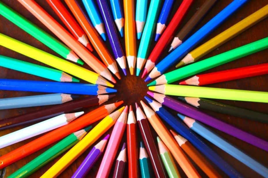 How To Apply For EPIK Korea 2024 | EPIK Application Guide 5 Colourful pencils arranged in a circle