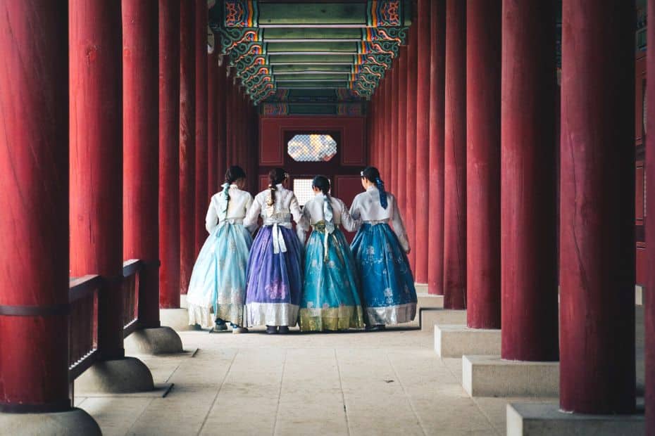 Klook Pass Seoul 2024: Better Than The Discover Seoul Pass? 17 Women in Korean hanbok in Seoul
